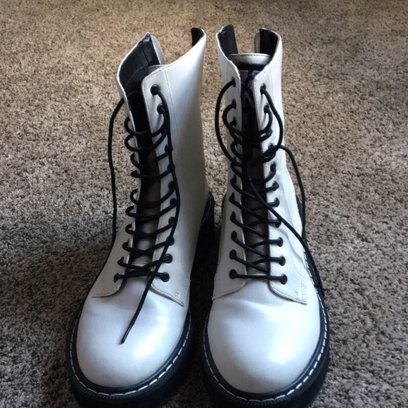 Kendall & Kylie Woman’s hunt boots - Picture 2 of 8